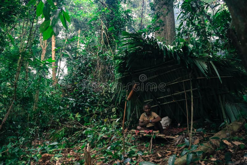 PATTHALUNG, THAILAND - DEC 13 , 2015 : The Negrito of Thailand. They are a saa-gai tribe who live peacefully in the dense and impenetrable forest. In the south of Thailand