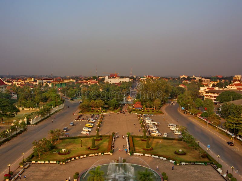 Patuxai jest wojennym zabytkiem w centre Vientiane, Laos, buil obraz stock Patuxai jest wojennym zabytkiem w centre Vientiane, Laos, buil obraz stock