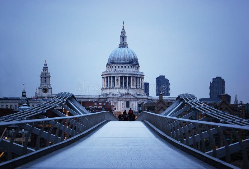 paul s för brodomkyrkalondon millenium st royaltyfri bild paul s för brodomkyrkalondon millenium st royaltyfri bild