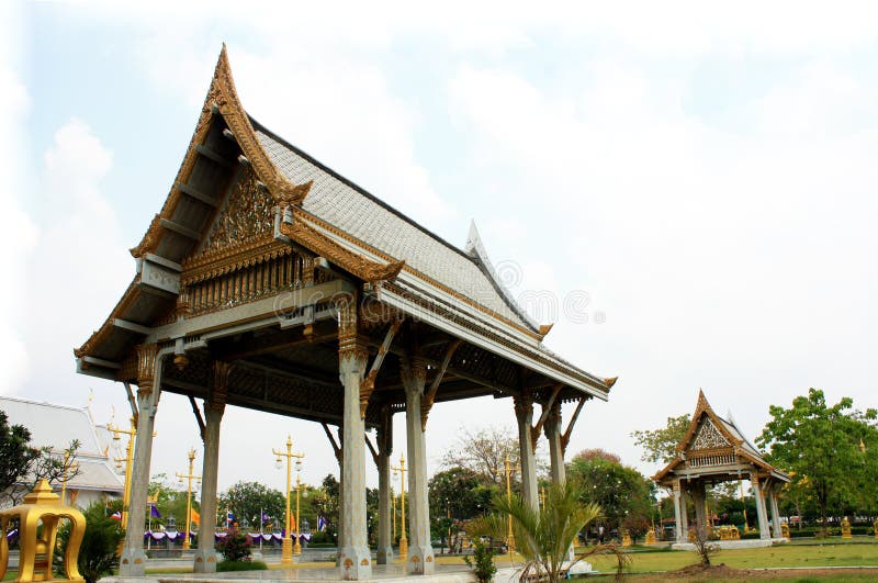 Pavilhão tailandês, Wat Sothornwararamworaviharn, Chachoengsao Tailândia imagem de stock royalty free Pavilhão tailandês, Wat Sothornwararamworaviharn, Chachoengsao Tailândia imagem de stock royalty free