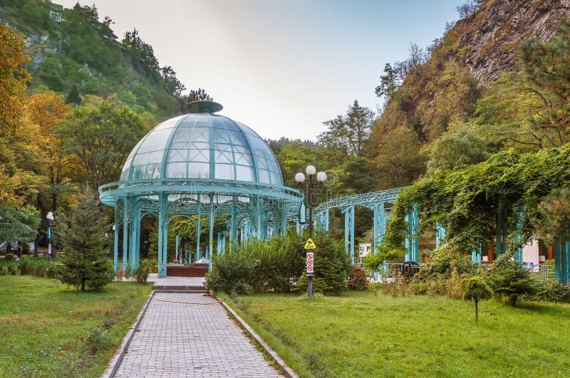 Paviljoen in het centrale pari van Borjomi, Georgië stock foto Paviljoen in het centrale pari van Borjomi, Georgië stock foto