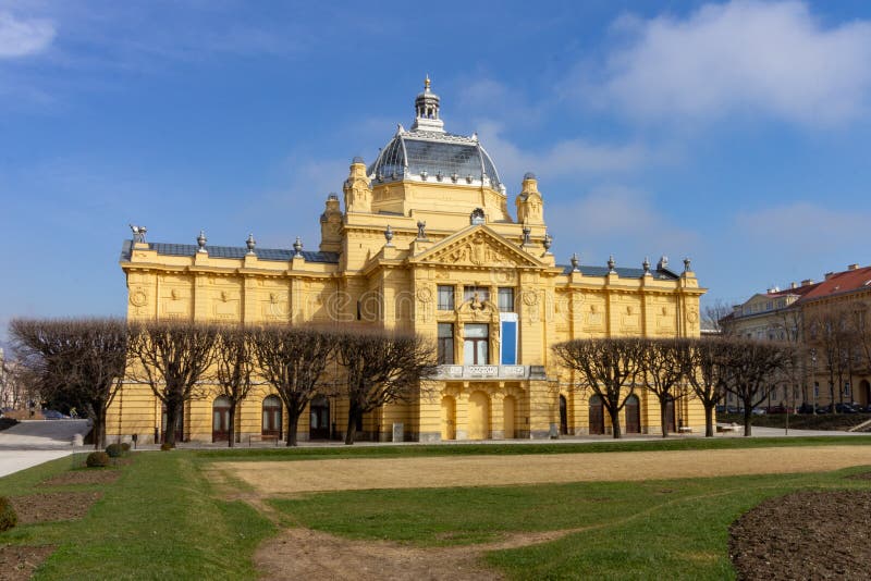 Paviljon di Umjetnicki - padiglione di arte a Zagabria, Croazia fotografia stock libera da diritti Paviljon di Umjetnicki - padiglione di arte a Zagabria, Croazia fotografia stock libera da diritti