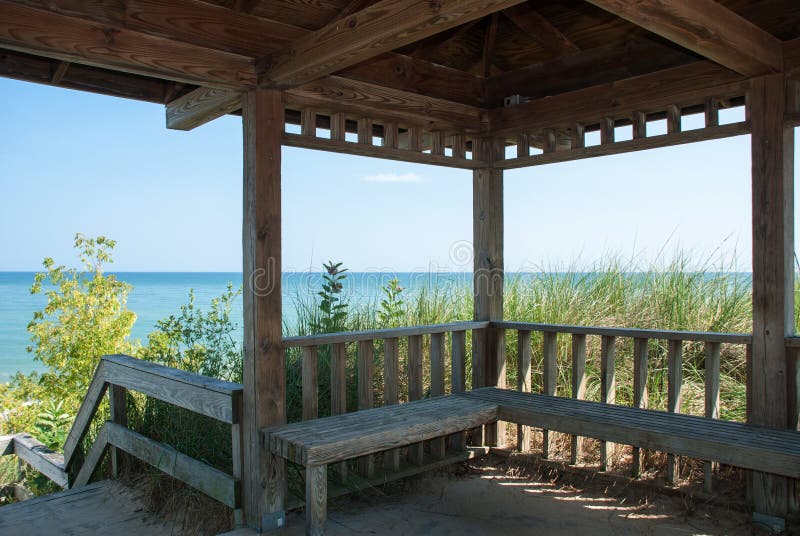 Pavillon auf dem Ufer des Michigansees