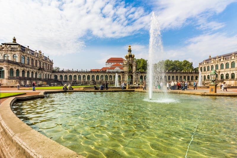 Pavillons baroques Zwinger - Dresde, Allemagne photo libre de droits Pavillons baroques Zwinger - Dresde, Allemagne photo libre de droits