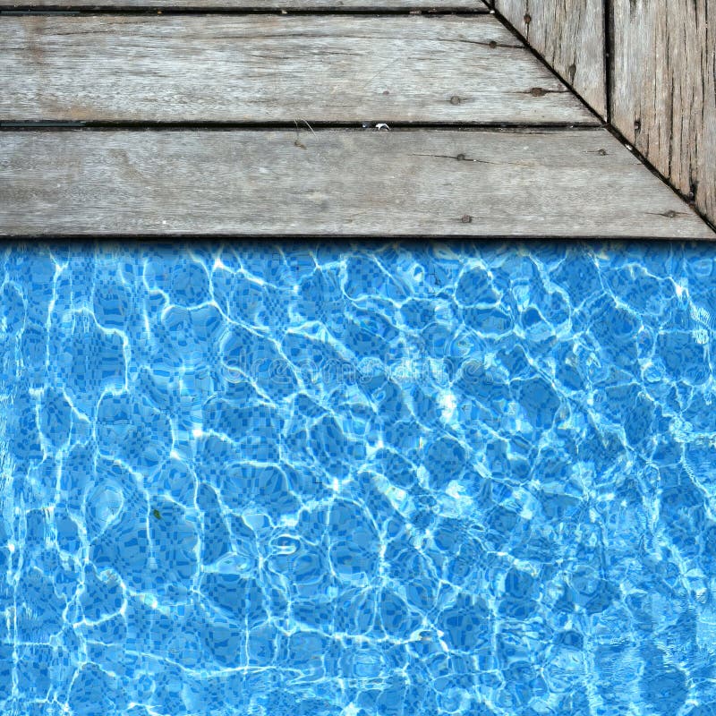 Uma Composição De Verão Criativa Com Uma Mão Segurando Uma Toranja Numa  Escada. Conceito Mínimo De Frutos Num Fundo Azul. Imagem de Stock - Imagem  de feliz, suco: 224118905