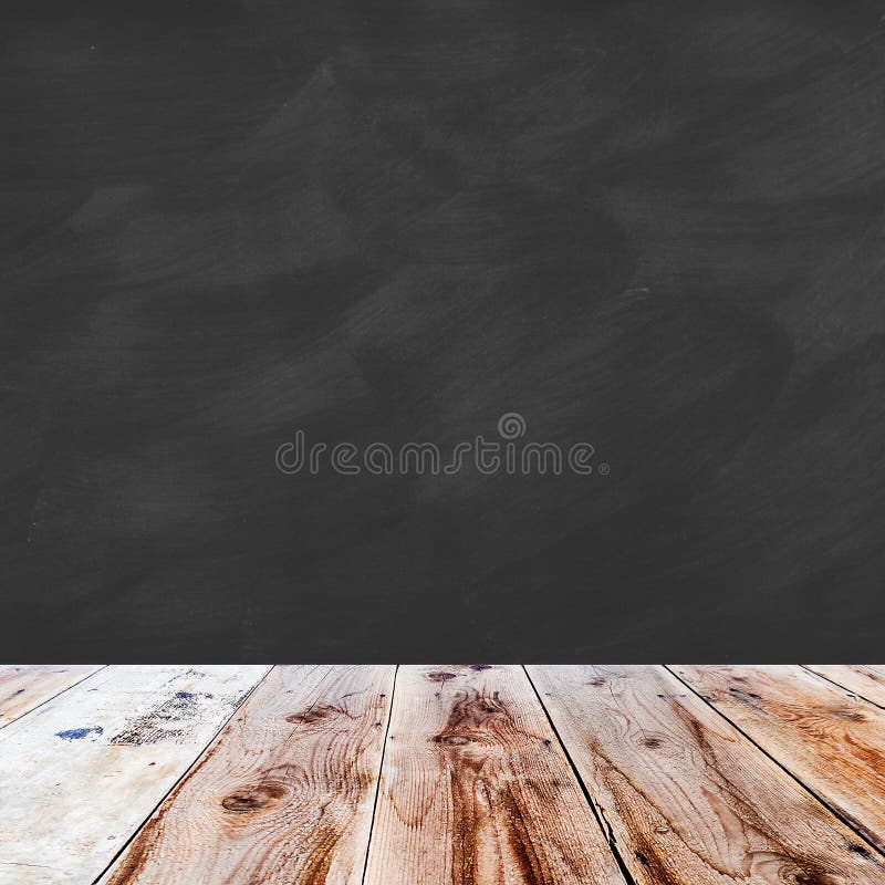 Pavimento di legno e spazio in bianco nero del bordo di gesso fotografia stock Pavimento di legno e spazio in bianco nero del bordo di gesso fotografia stock