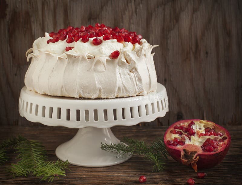 Pavlova cake with pomegranate