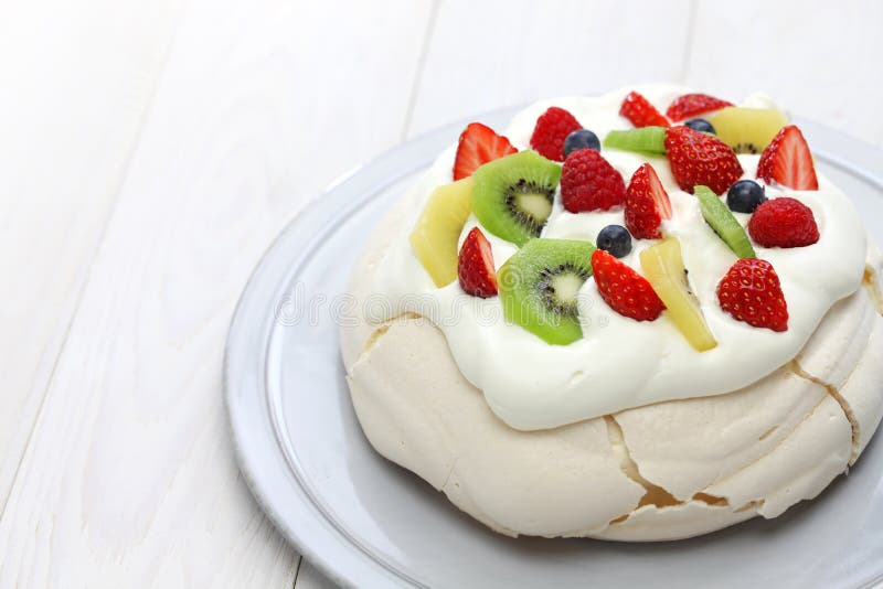 Pavlova, dolce della meringa immagine stock
