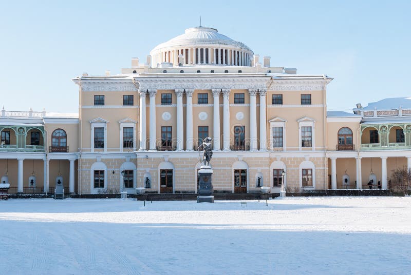 Pavlovsk, St. Petersburg, Rusland - Februari 08, 2018: Mening van de Pavlovsk Keizerdag van Paleisfebruari in Pavlovsk, Rusland stock afbeeldingen Pavlovsk, St. Petersburg, Rusland - Februari 08, 2018: Mening van de Pavlovsk Keizerdag van Paleisfebruari in Pavlovsk, Rusland stock afbeeldingen