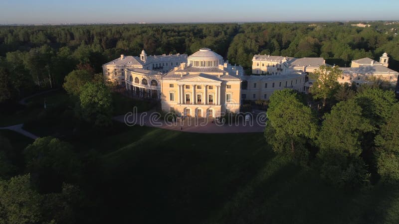 Pavlovsk το παλάτι, μπορεί εναέριο βίντεο βραδιού Άγιος Πετρούπολη, Ρωσία