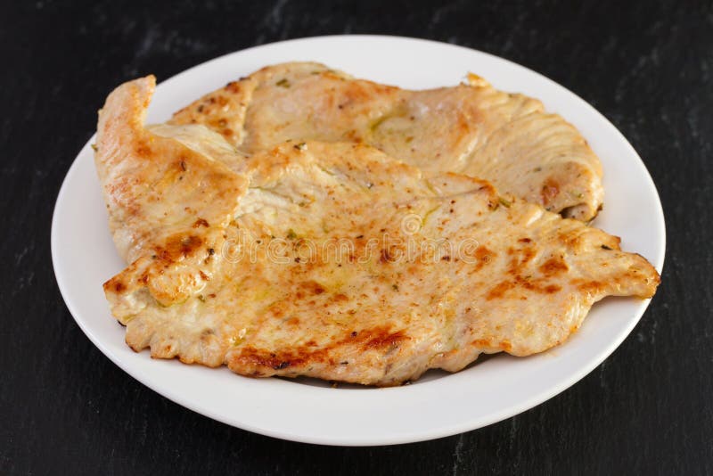 Pavo frito en la placa imagen de archivo. Imagen de carne 35976463