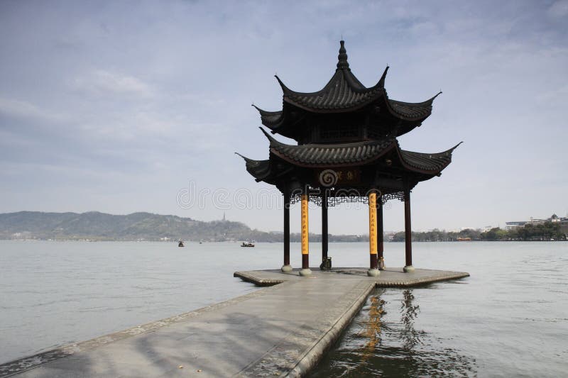 Pawilon w Zachodnim jeziorze Hangzhou, Chiny zdjęcia stock Pawilon w Zachodnim jeziorze Hangzhou, Chiny zdjęcia stock