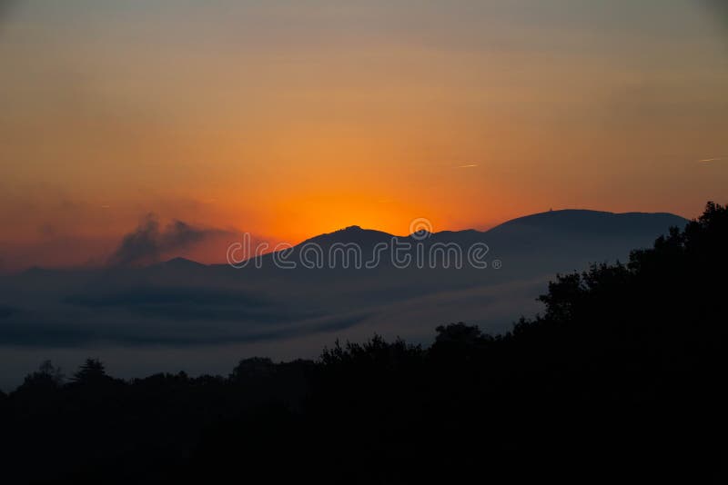 Pays de basque d'aube image libre de droits Pays de basque d'aube image libre de droits