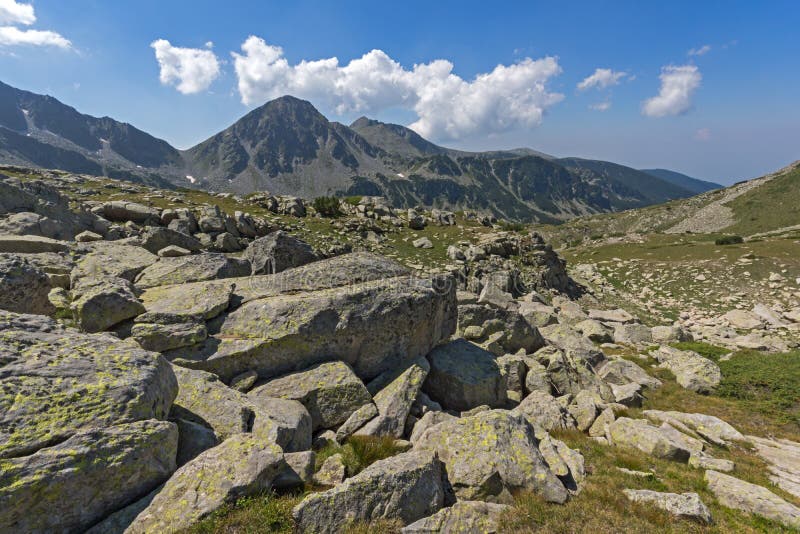 Paysage autour du pic de Yalovarnika, montagne Pirin, Bulgarie photographie stock libre de droits Paysage autour du pic de Yalovarnika, montagne Pirin, Bulgarie photographie stock libre de droits