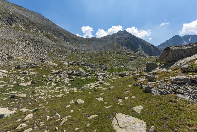 Paysage autour du pic de Yalovarnika, montagne Pirin, Bulgarie photographie stock Paysage autour du pic de Yalovarnika, montagne Pirin, Bulgarie photographie stock