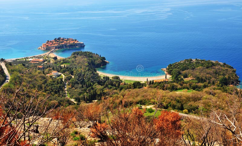 Paysage coloré de Monténégro : Île de Sveti Stefan photographie stock Paysage coloré de Monténégro : Île de Sveti Stefan photographie stock