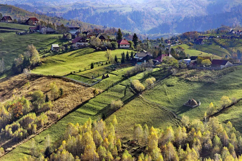 Paysage d'automne en Roumanie photographie stock libre de droits Paysage d'automne en Roumanie photographie stock libre de droits