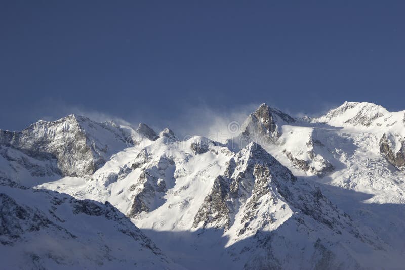Paysage d'hiver de montagne image libre de droits Paysage d'hiver de montagne image libre de droits