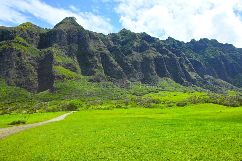 Kualoa Ranch on the east coast of Oahu, Hawaii, USA, distinctive mountain and grassland scenery. Kualoa Ranch on the east coast of Oahu, Hawaii, USA, distinctive mountain and grassland scenery