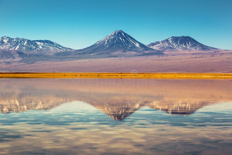 Paysage de désert d'Atacama au Chili Horaire d'hiver images libres de droits Paysage de désert d'Atacama au Chili Horaire d'hiver images libres de droits