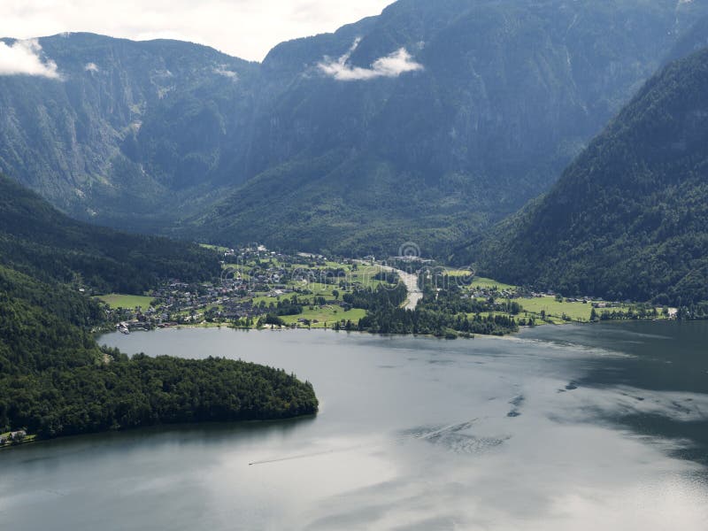 Paysage de Hallstatt, Salzbourg Lac mountain, massif alpin, beau canyon en Autriche photo stock Paysage de Hallstatt, Salzbourg Lac mountain, massif alpin, beau canyon en Autriche photo stock