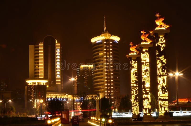 Paysage de nuit de ville de Xi'an photos libres de droits Paysage de nuit de ville de Xi'an photos libres de droits