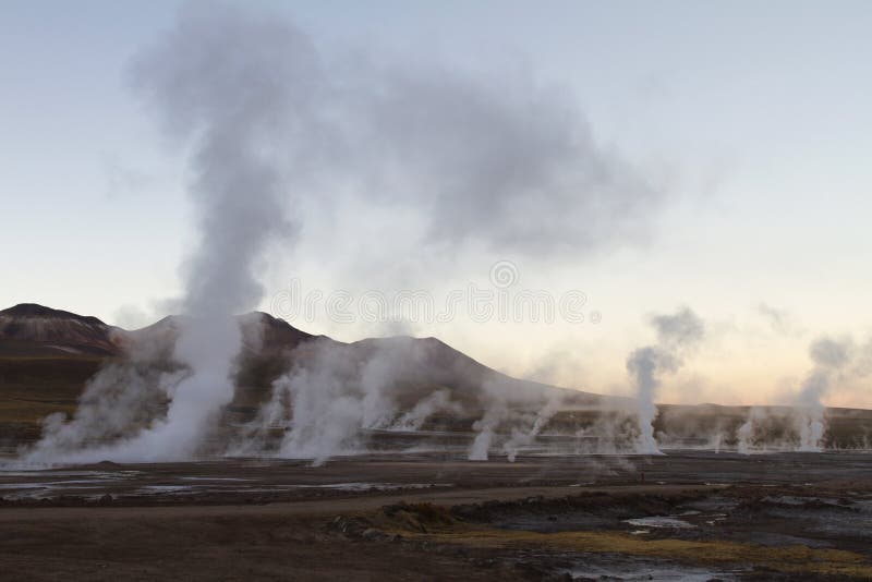 Paysage de vapeur au geyser Chili d'EL Tatio photo libre de droits Paysage de vapeur au geyser Chili d'EL Tatio photo libre de droits