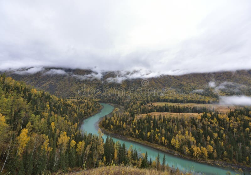 Paysage en croissant de baie de Kanas d'automne ! photographie stock libre de droits Paysage en croissant de baie de Kanas d'automne ! photographie stock libre de droits
