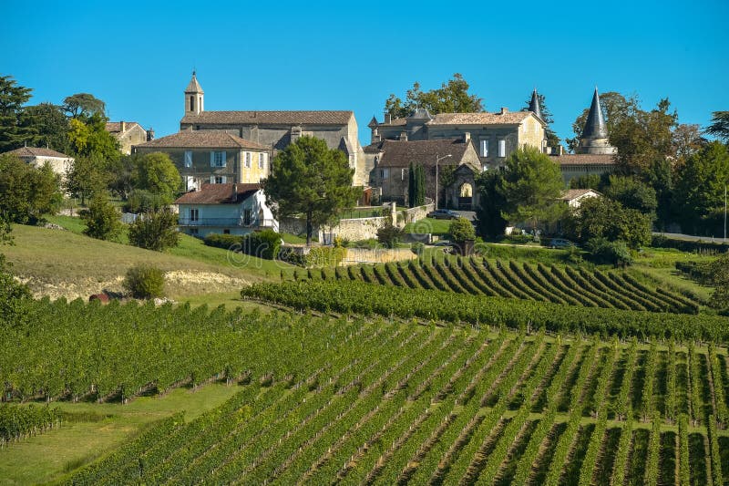 Vignoble Dans Le Village De Saint Emilion Photo stock Image du