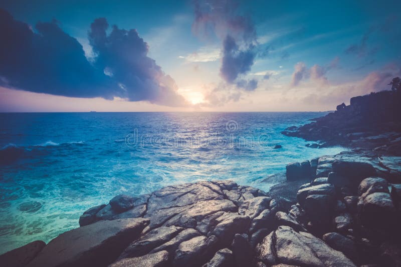 Paysage magnifique d'océan de coucher du soleil Unawatuna images stock Paysage magnifique d'océan de coucher du soleil Unawatuna images stock