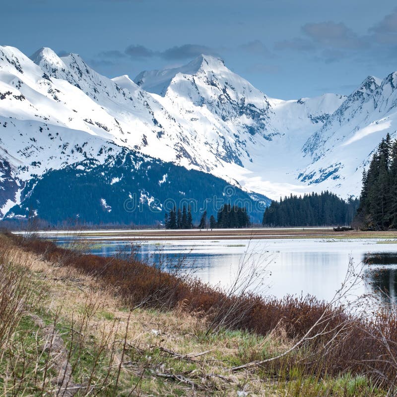 Paysage majestueux de l'Alaska pendant le printemps image stock Paysage majestueux de l'Alaska pendant le printemps image stock