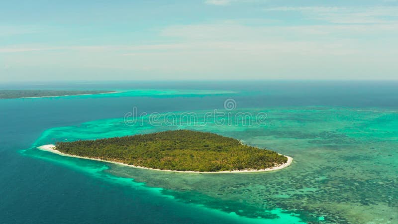 Paysage marin avec île et lagunes tropicales. palawan.