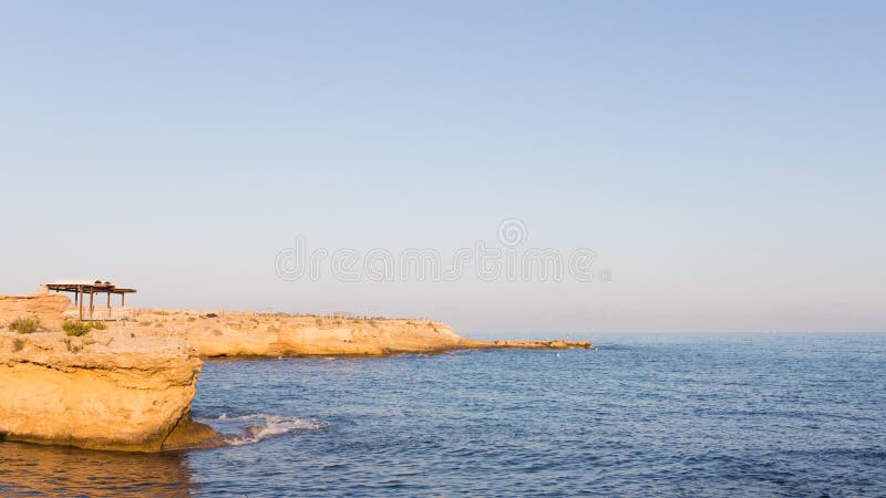 Paysage marin pendant l'heure de coucher du soleil image libre de droits Paysage marin pendant l'heure de coucher du soleil image libre de droits