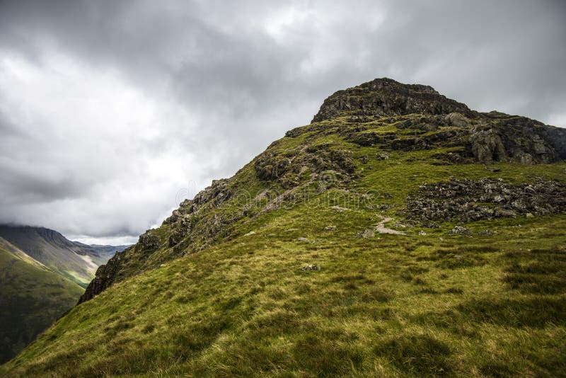 Paysage sauvage chez Dore Head sur Yewbarrow dans le secteur de lac de Cumbria, Angleterre photo libre de droits Paysage sauvage chez Dore Head sur Yewbarrow dans le secteur de lac de Cumbria, Angleterre photo libre de droits