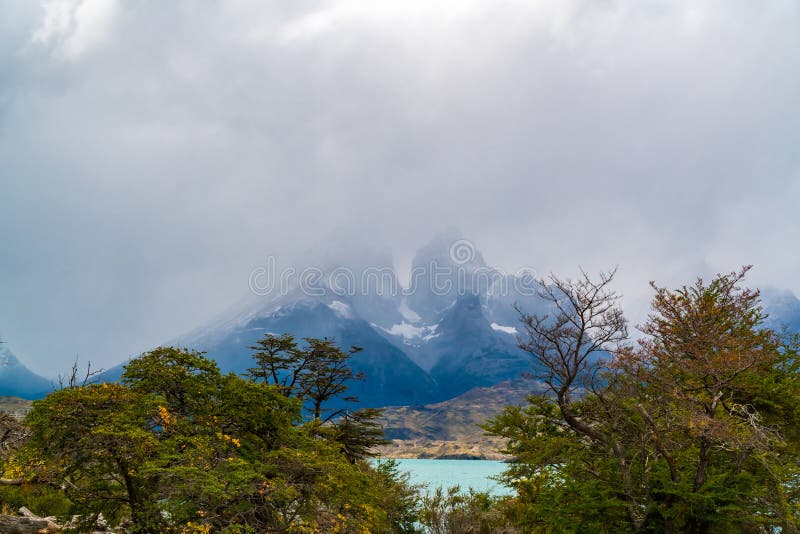 Paysage scénique en parc national de Torres del Paine au Chili image libre de droits Paysage scénique en parc national de Torres del Paine au Chili image libre de droits