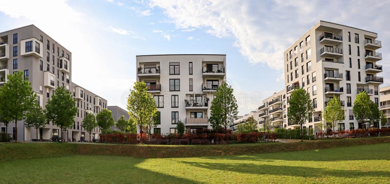 Paysage urbain d'une zone résidentielle avec paysage urbain vert moderne d'immeubles le nouveau dans la ville photo libre de droits