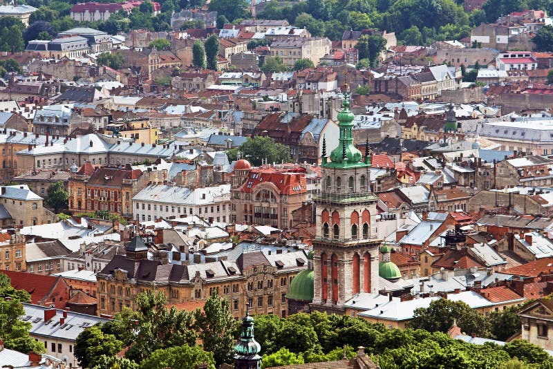 Paysage urbain d'église orthodoxe et de Lviv d'hypothèse, Ukraine photo stock Paysage urbain d'église orthodoxe et de Lviv d'hypothèse, Ukraine photo stock