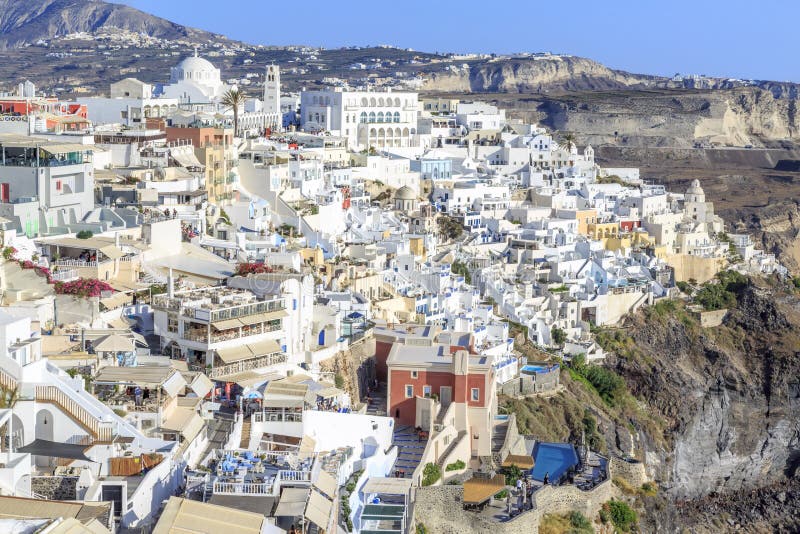 Paysage urbain de la ville grecque Thira en île de Santorini, Grèce photos libres de droits Paysage urbain de la ville grecque Thira en île de Santorini, Grèce photos libres de droits