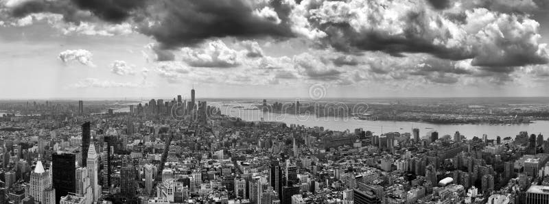 Paysage urbain de New York Panorama de New York City Manhattan avec le dramat photos libres de droits Paysage urbain de New York Panorama de New York City Manhattan avec le dramat photos libres de droits