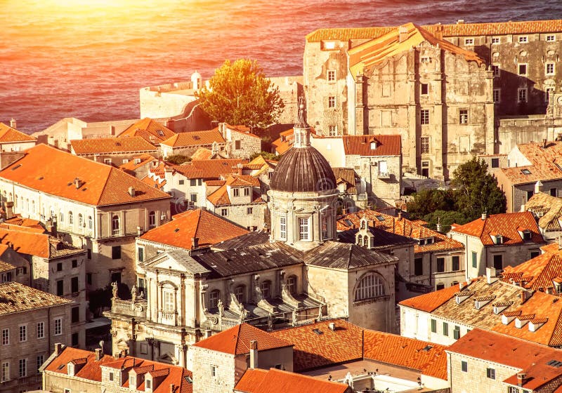 Paysage urbain dessus dans Dubrovnik, Croatie photographie stock libre de droits Paysage urbain dessus dans Dubrovnik, Croatie photographie stock libre de droits