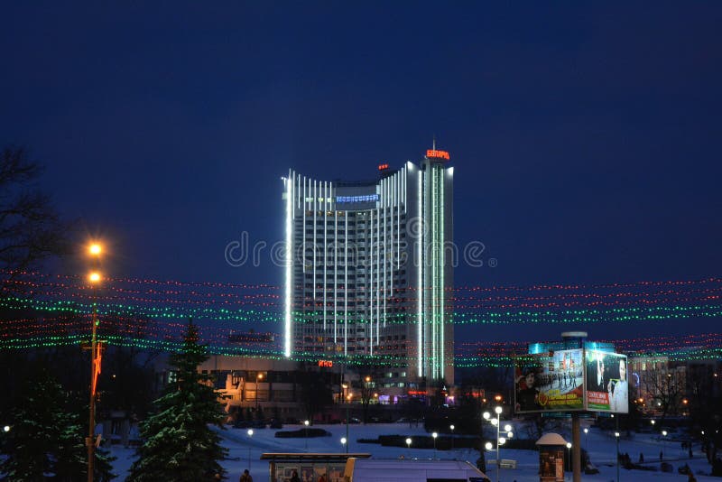 Paysage urbain Minsk Belarus de vue de nuit d'hiver images stock Paysage urbain Minsk Belarus de vue de nuit d'hiver images stock