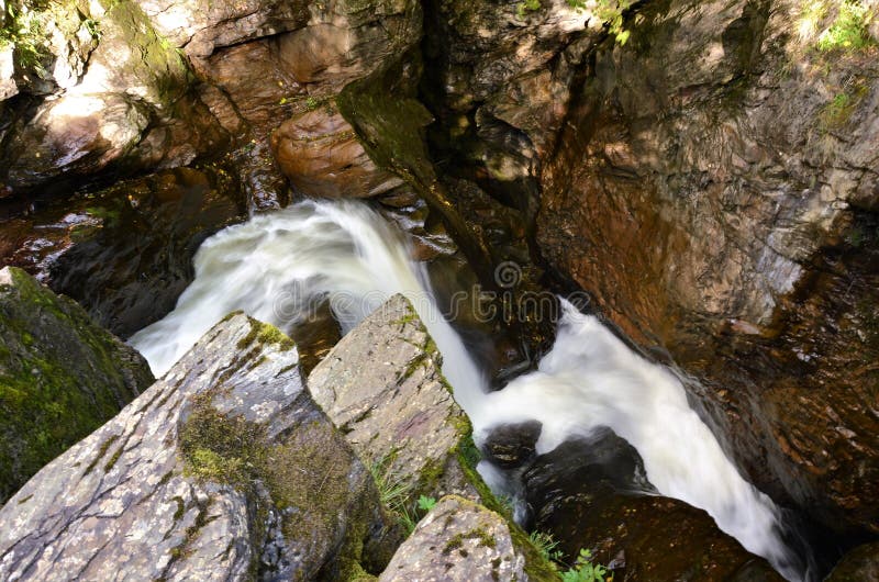 Paysages automnes de Braan d'Ecosse - rivière image stock Paysages automnes de Braan d'Ecosse - rivière image stock