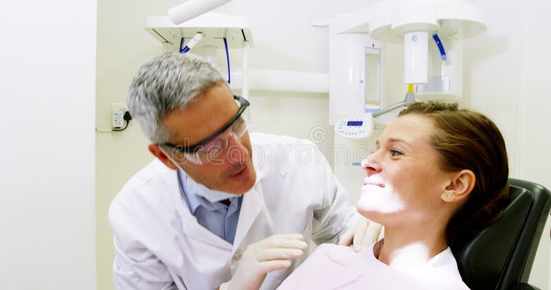 paziente d'esame del dentista