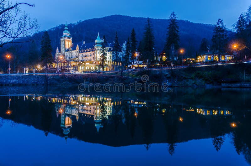 Pałac hotel przy nocą fotografia royalty free Pałac hotel przy nocą fotografia royalty free