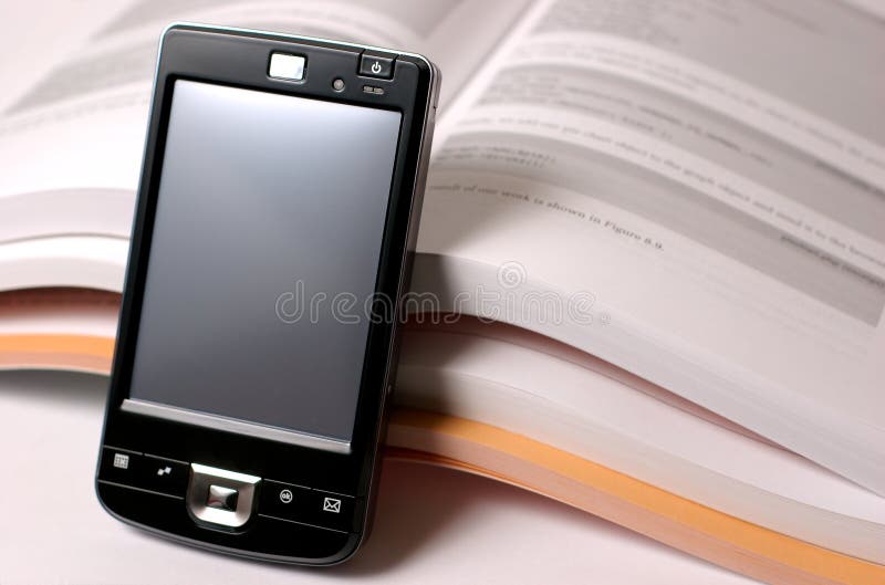 PDA e livros imagens de stock PDA e livros imagens de stock