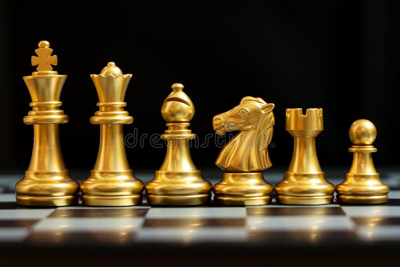 Tabuleiro de xadrez rei rainha bispo peão ouro prata cor símbolo