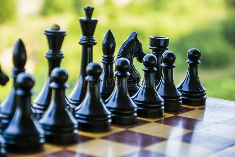 Checkmate é Um Jogo De Xadrez. Figuras De Xadrez. Posicionamento Das Peças  Na Placa Foto de Stock - Imagem de partes, derrota: 227998534