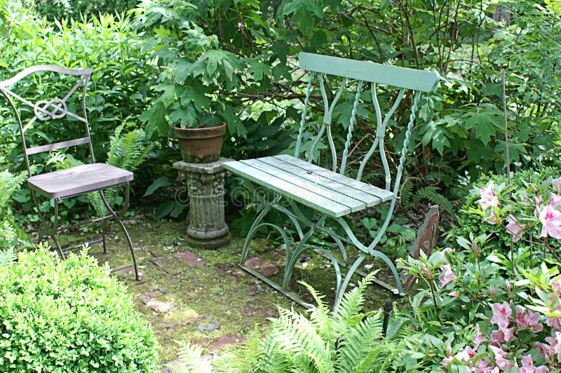 Peaceful Garden Seating royalty free stock photos