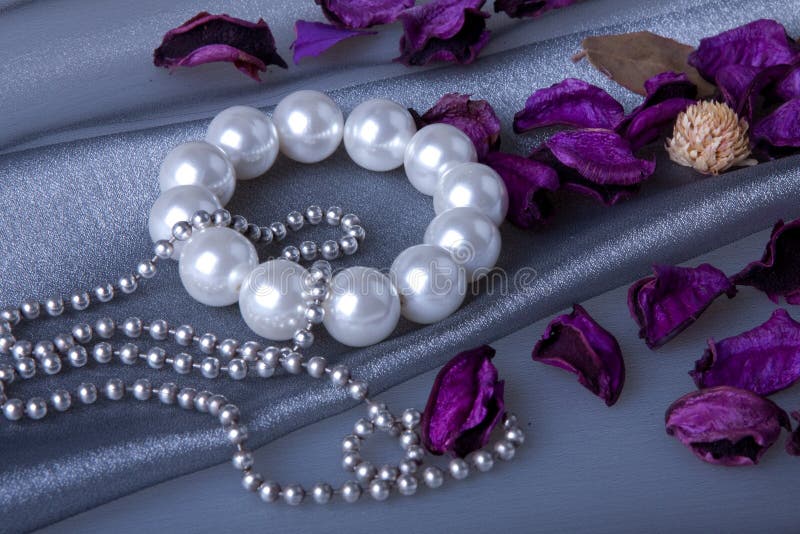 Pearl bracelet