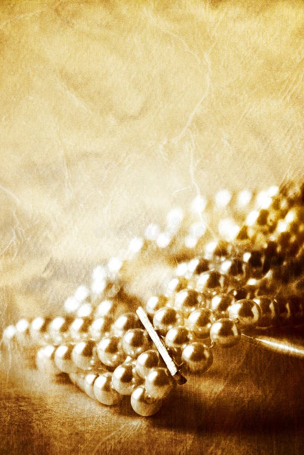 Pearl bracelet on pink royalty free stock photography Pearl bracelet on pink royalty free stock photography